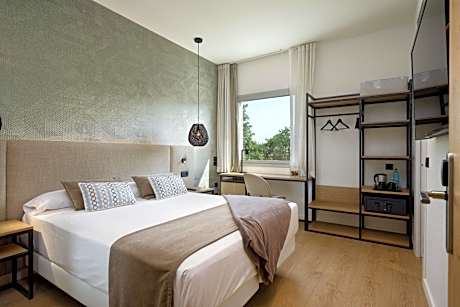 SINGLE ROOM