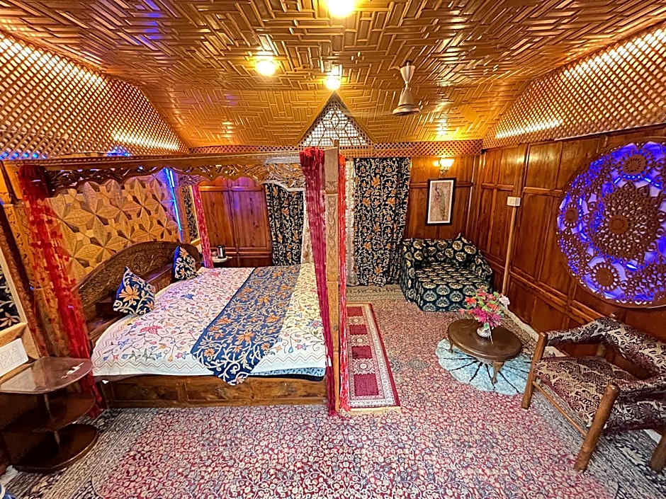 Young Shahzada Group of Houseboats