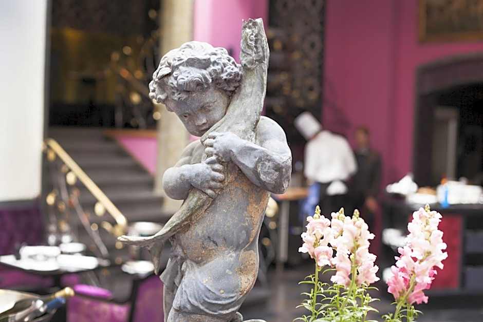 Dorsia Hotel & Restaurant