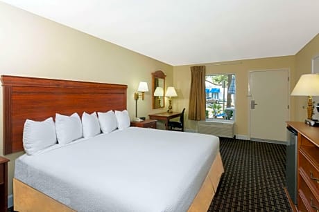 2 Queen Beds Business Room Non-Smoking