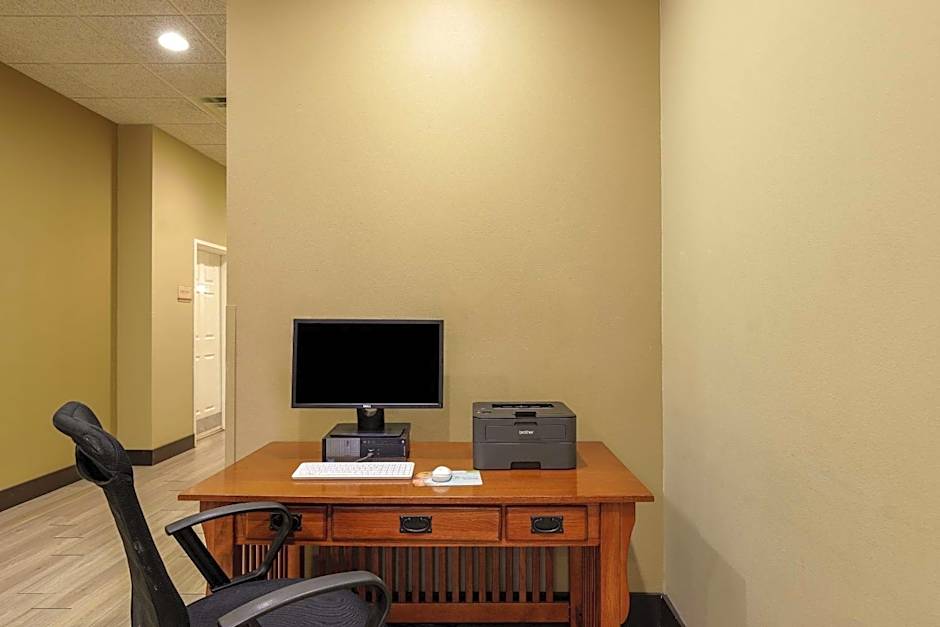MainStay Suites Fitchburg - Madison