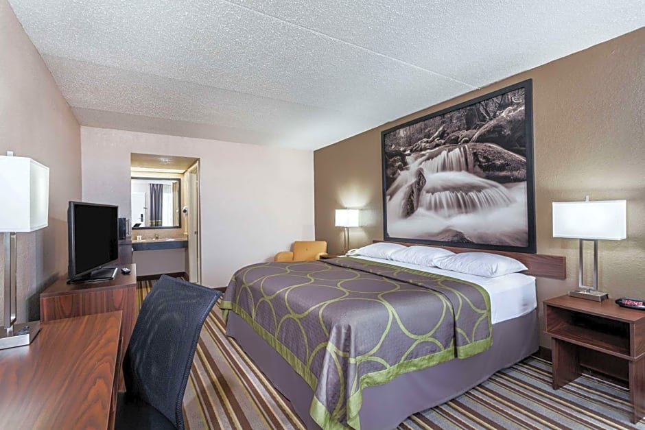 Super 8 by Wyndham Pigeon Forge Dollywood Lane