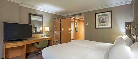 Connecting Family Room