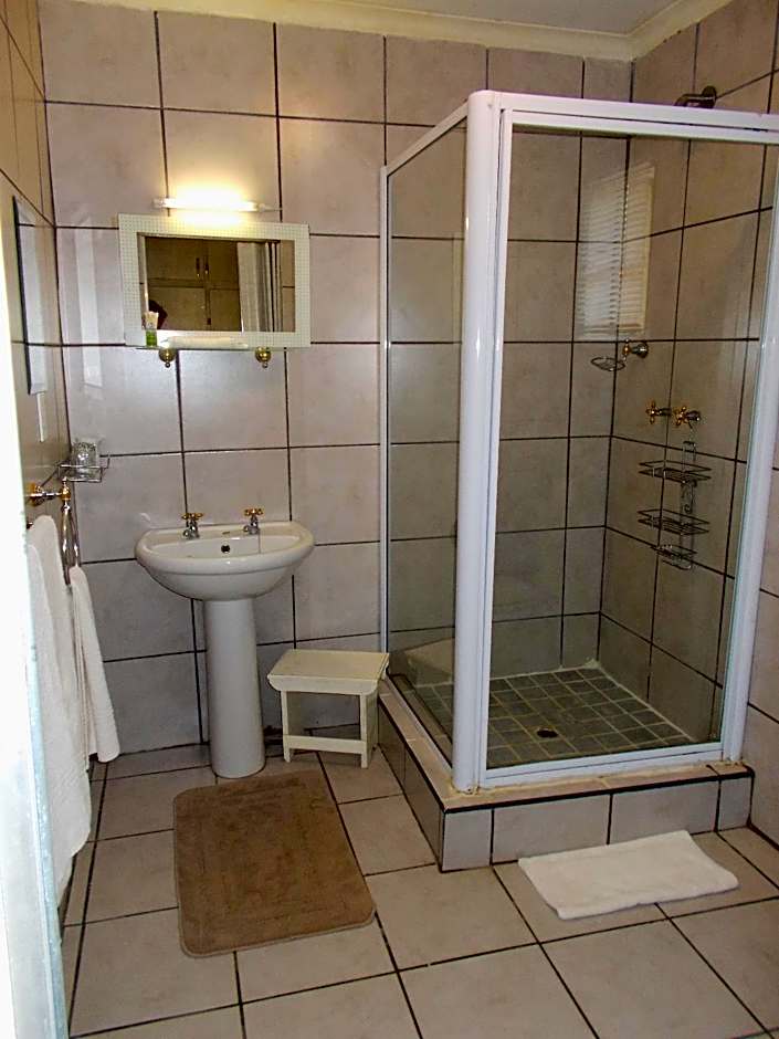 Shamrock Arms Guest Lodge