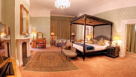 Suite-1 King Bed, Non-Smoking, Superior Room, Four-Poster Bed Non Refundable