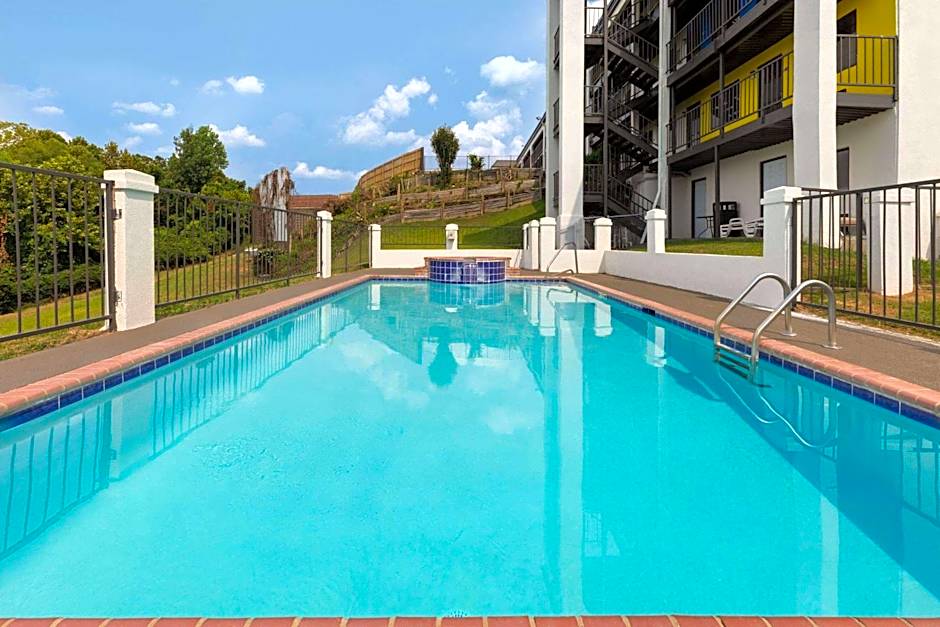 Days Inn & Suites by Wyndham Vicksburg