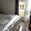 SQUARE HOTEL