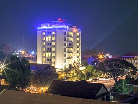 Yeak Loam Hotel