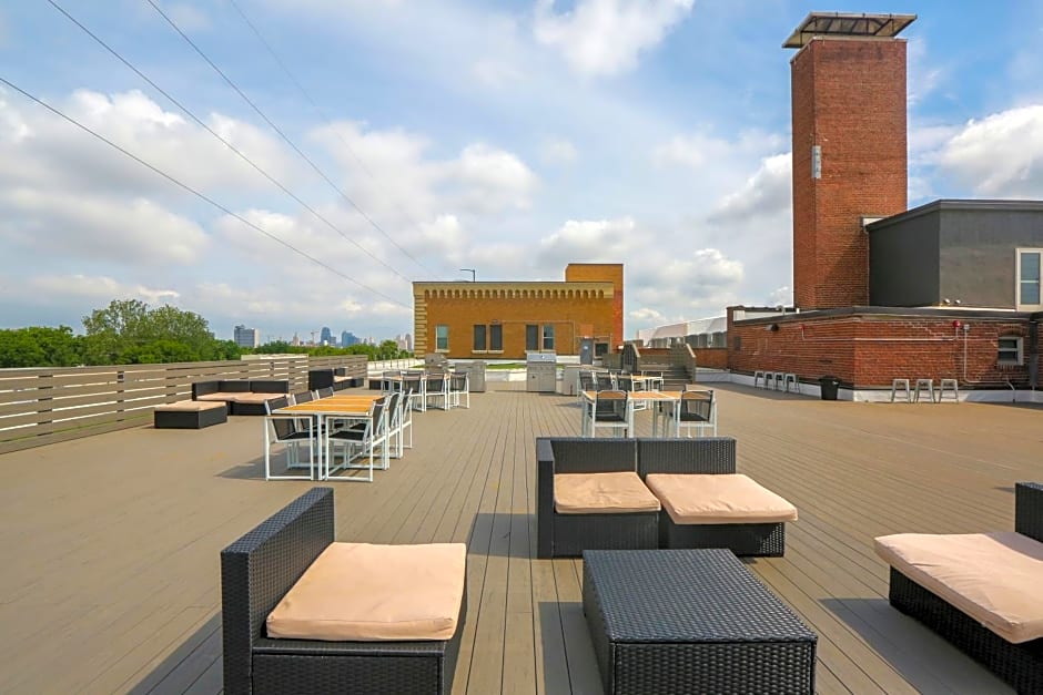 FRONTDESK Historic KCY Flats with Rooftop Deck