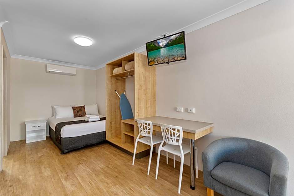 Castle Crest Motel