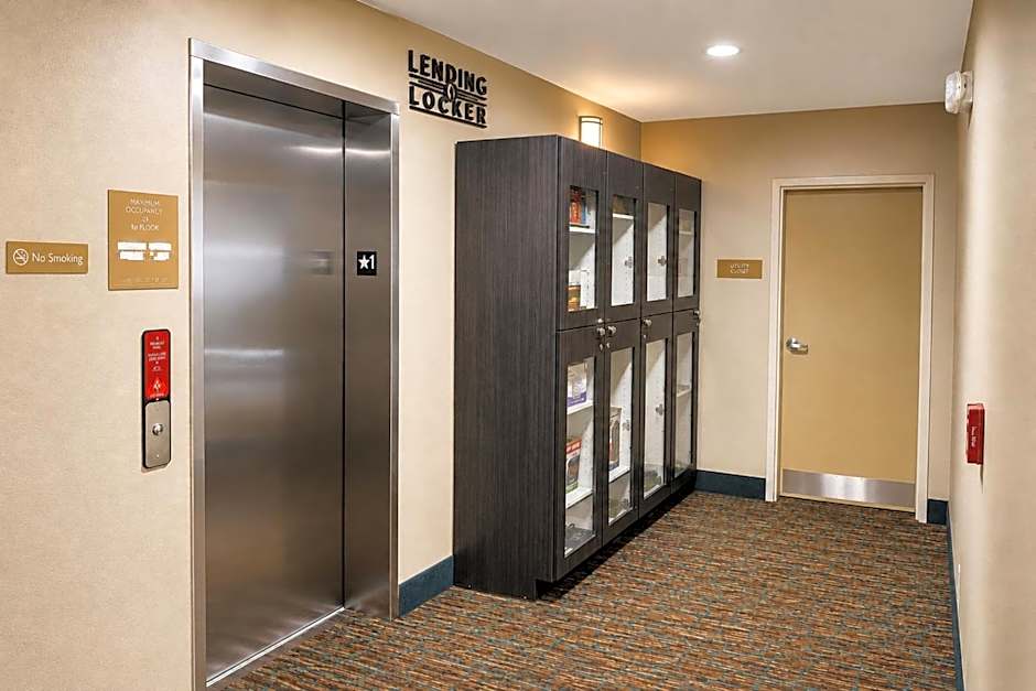 Candlewood Suites Pearl By IHG