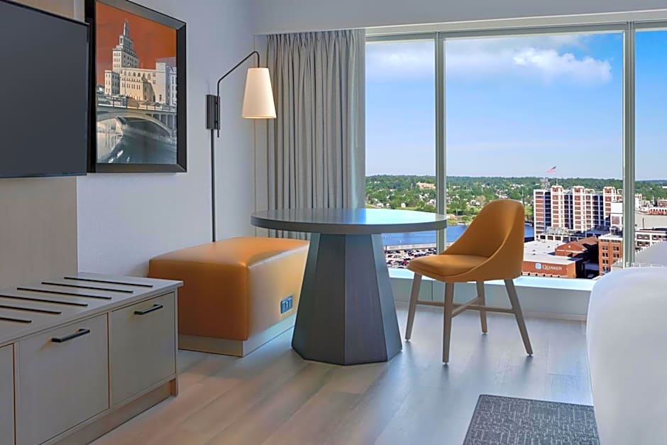 DoubleTree By Hilton Cedar Rapids Convention Complex