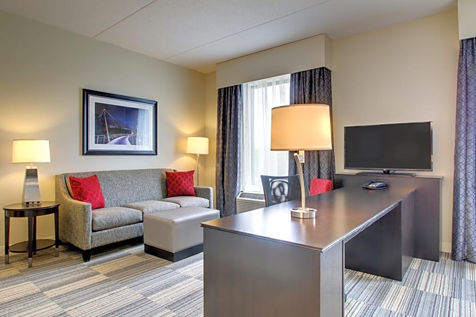 Hampton Inn & Suites Greenville Airport