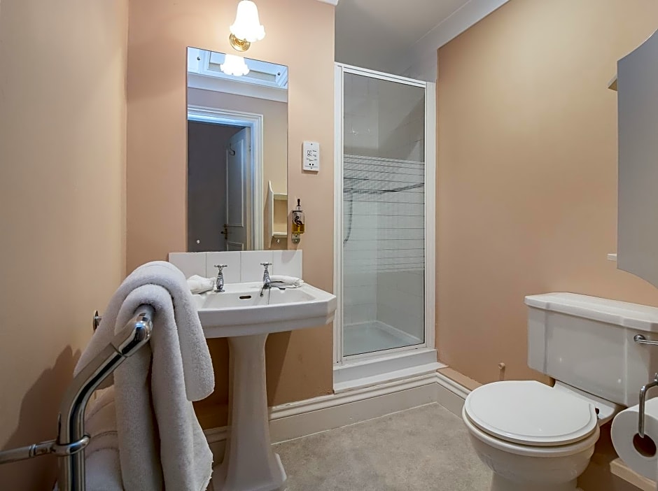 The Lynch Country House