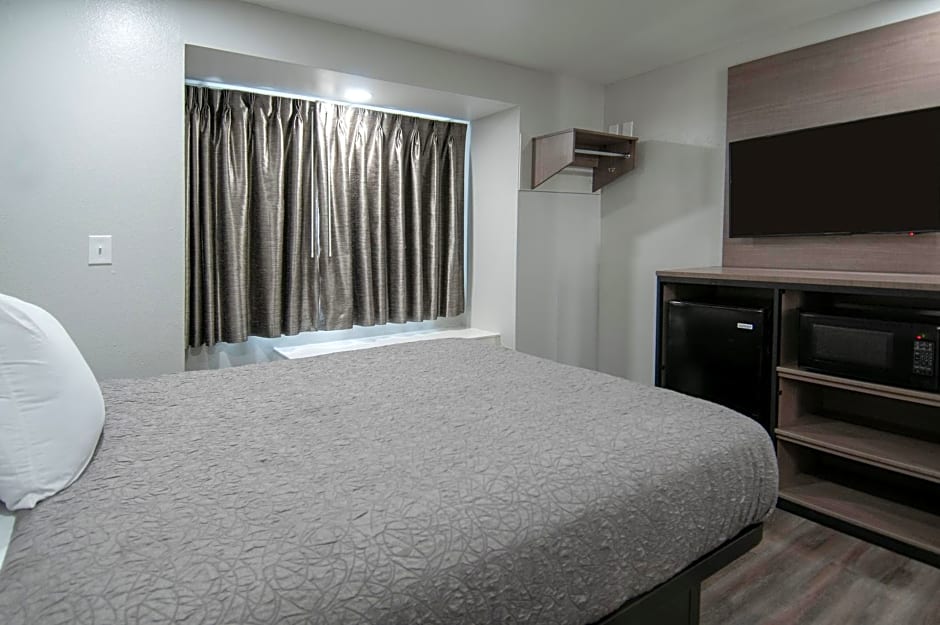 Americas Best Value Inn & Suites Lake Charles at I-210 Exit 5