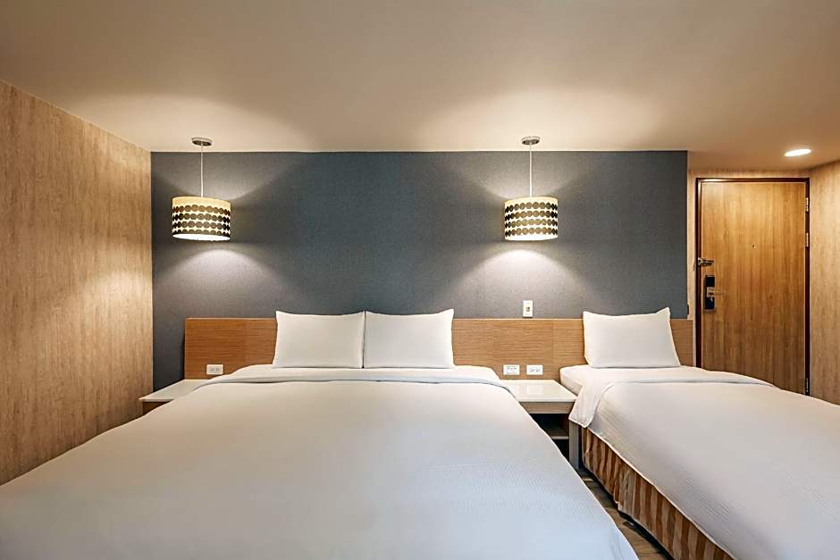 Kindness Hotel Tainan Chihkan Tower