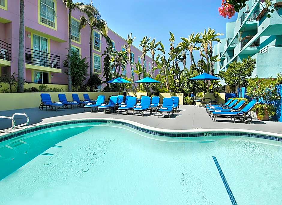 Ramada Plaza by Wyndham West Hollywood Hotel & Suites