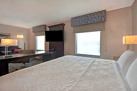 King Studio Suite with Sofa Bed - Hearing Access/Non-Smoking