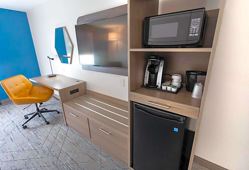 Holiday Inn Express & Suites Huntsville Airport By IHG