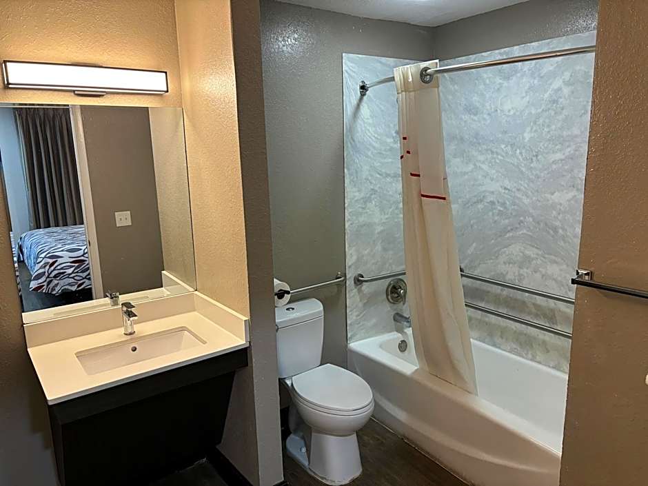 Red Roof Inn Wildwood, FL - The Villages