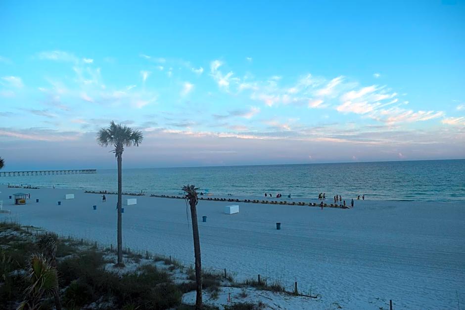 Days Inn by Wyndham Panama City Beach/Ocean Front
