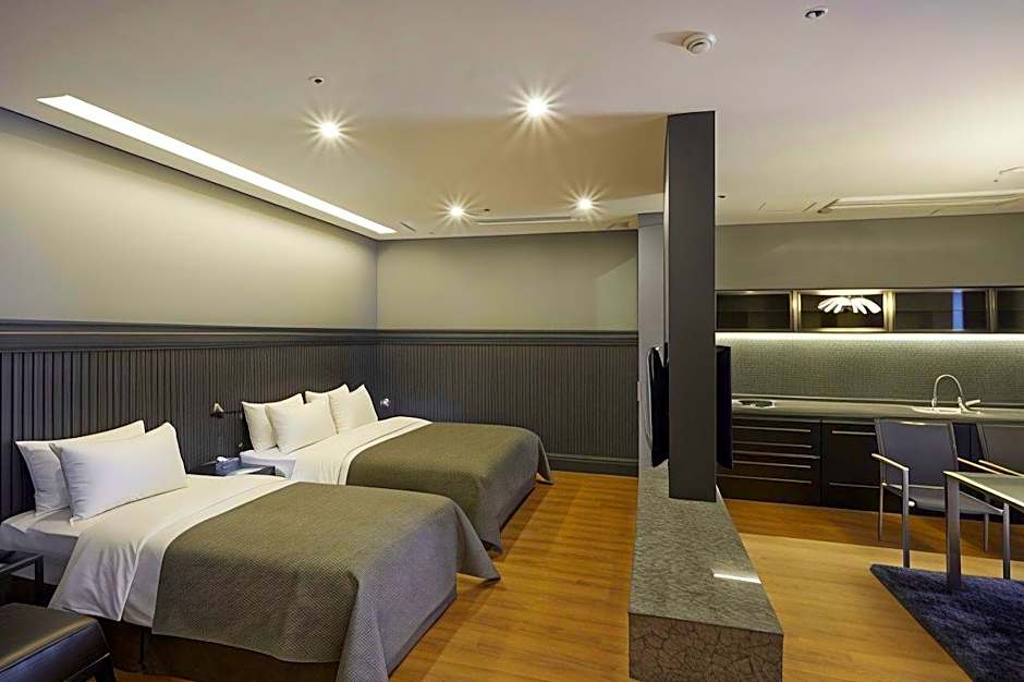 Hotel The May