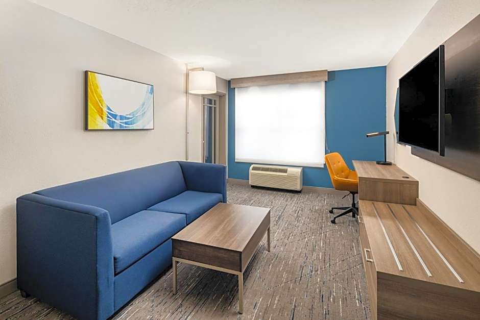 Holiday Inn Express & Suites - Green Bay East By IHG