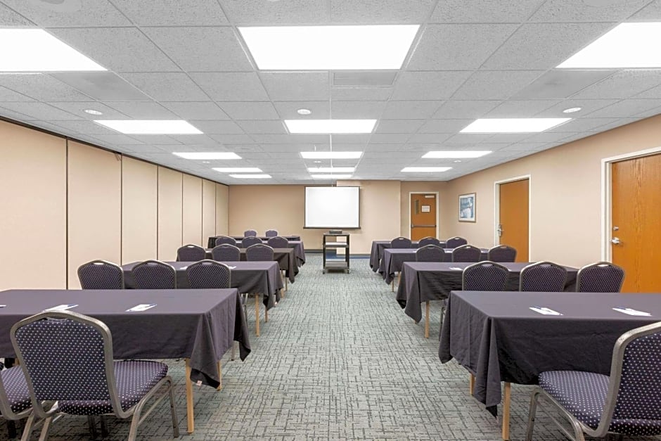 Baymont by Wyndham Des Moines Airport