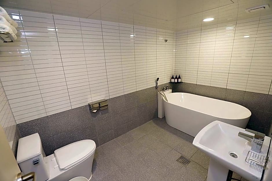 Chuncheon Pine Tree Hotel