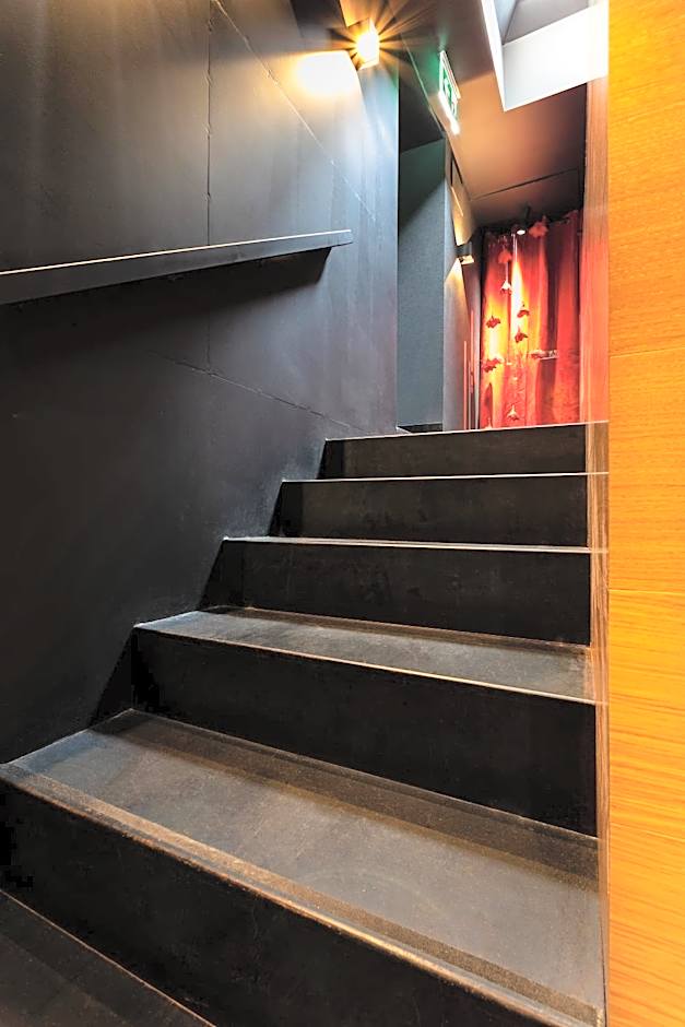 The Black Boutique -- Turistea Suites