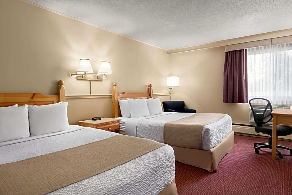 Photo 1 of 1 of 2 Queen Beds, Mobility Accessible