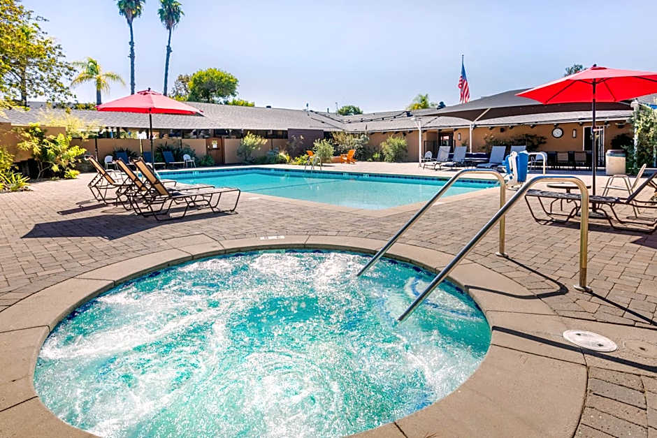 Carlton Oaks Lodge, an Ascend Collection Hotel