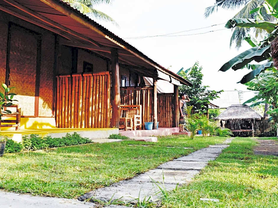 Sasak Lombok Bungalow – Kuta, Lombok, ID