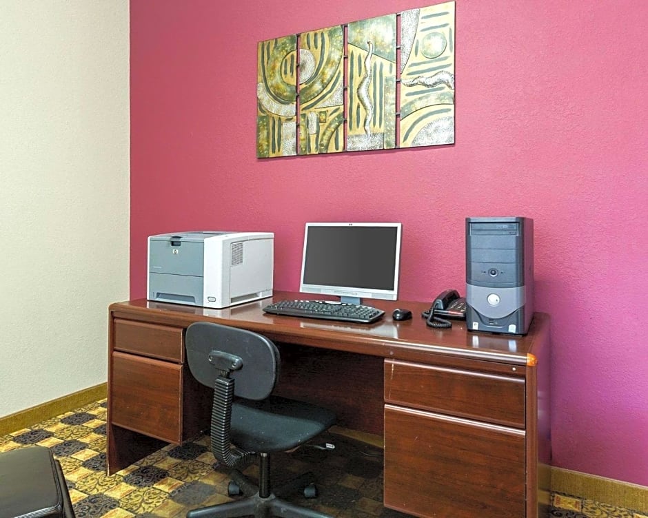 Quality Suites Huntsville Near University