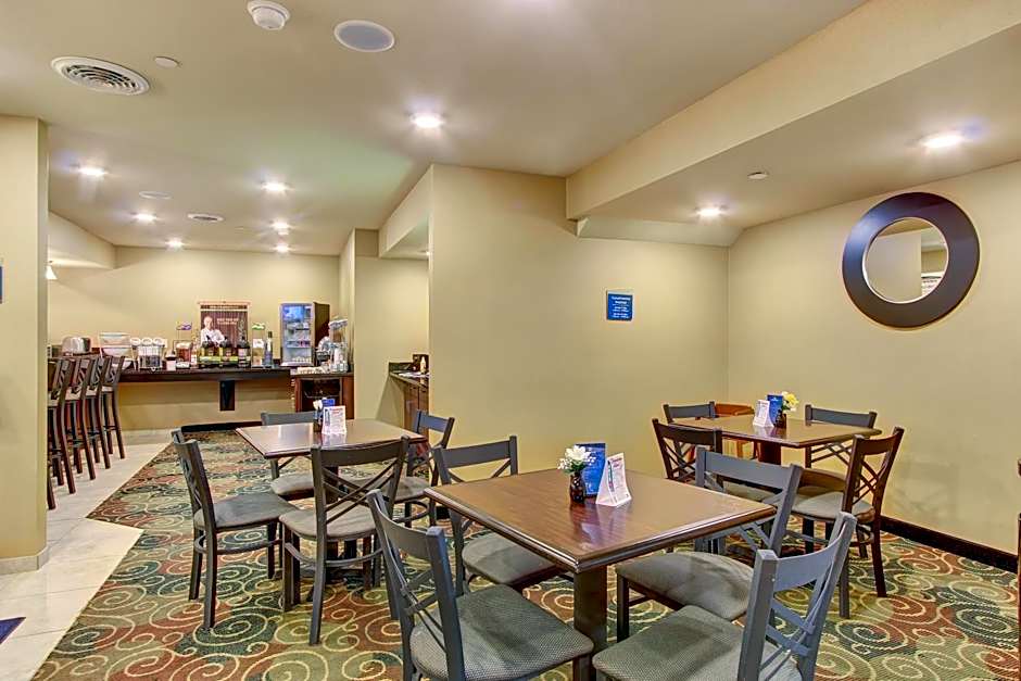 Cobblestone Hotel & Suites - Waynesboro