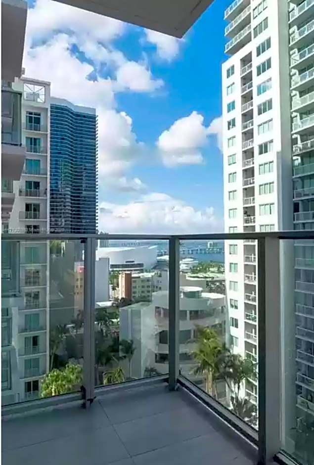 Miami Downtown Comfy Condo-Hotels in a luxury modern building