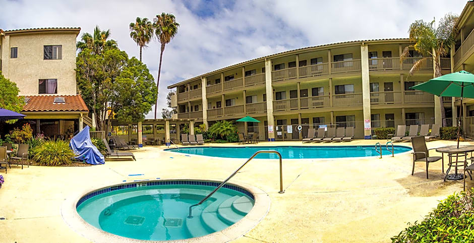 Ramada Carlsbad By The Sea (Near Legoland)