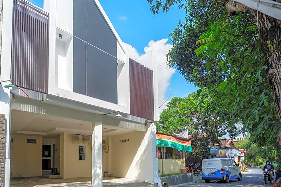 RedDoorz near Ambarrukmo Plaza Mall