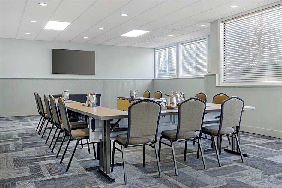 Best Western Plus Windjammer Inn & Conference Center