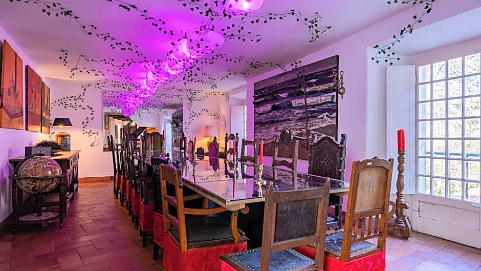 Sintra WOW - Unique double Smart Room in 17th century Palace! Hot tub, Snooker, BBQ, PS5, Sauna, Gym