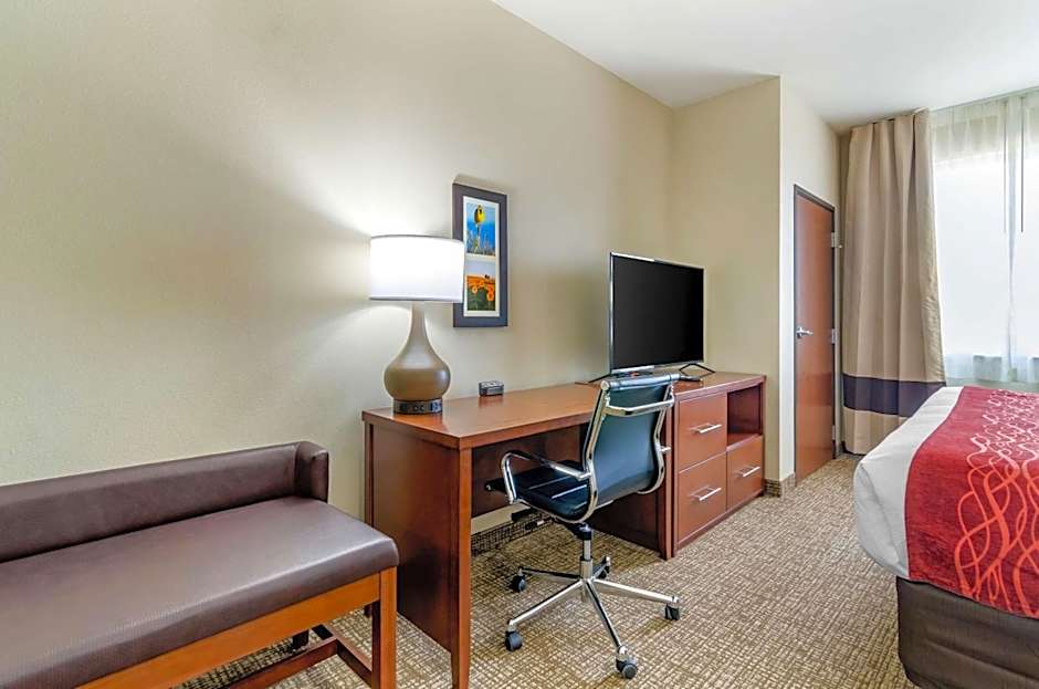 Comfort Inn & Suites Salina North