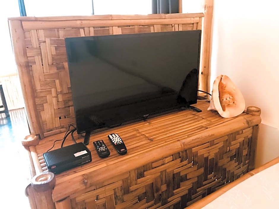 Everyday Sunday Hotel & Cafe