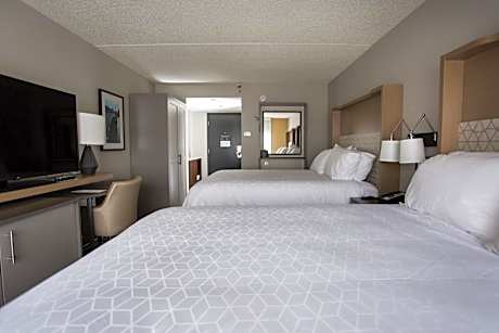 Standard Room with Two Queen Beds - Communications Accessible Tub