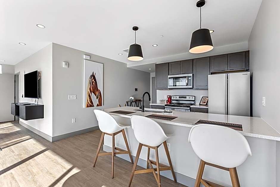 175 LEX - Walkable Downtown Lexington & Rupp Arena - Full Condos