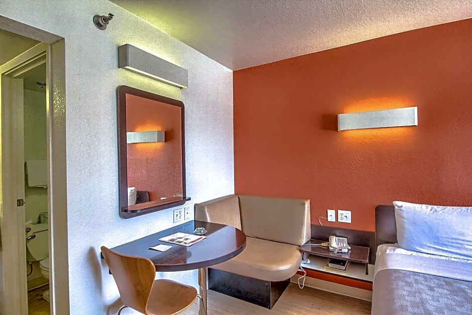 Motel 6 San Antonio, Tx Six Flags Fiesta TX - La Cantera Area