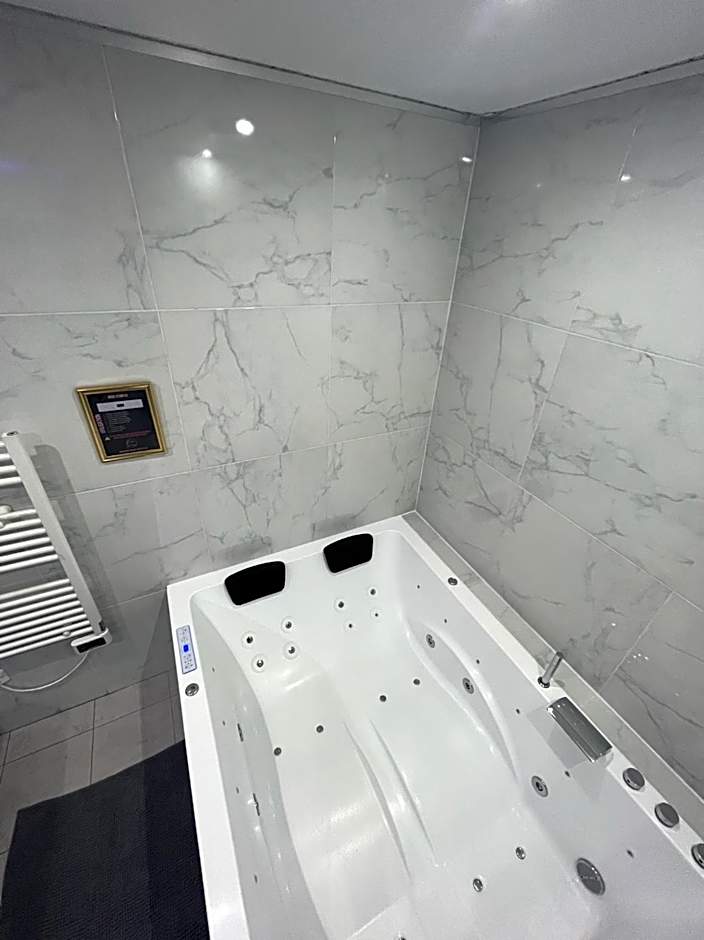 Room & Jacuzzi - Stade de France