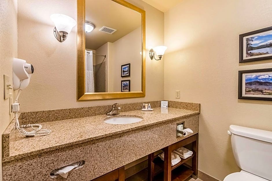 Comfort Inn & Suites