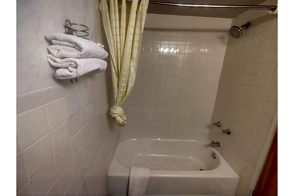OYO Hotel Edgebrook Chicago North Shore