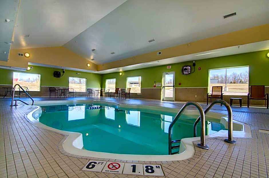 Holiday Inn Express Hotel & Suites Kansas City Sports Complex By IHG
