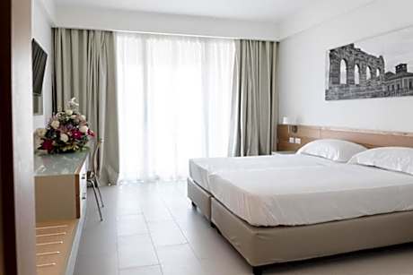 Deluxe Double or Twin Room with Sea View